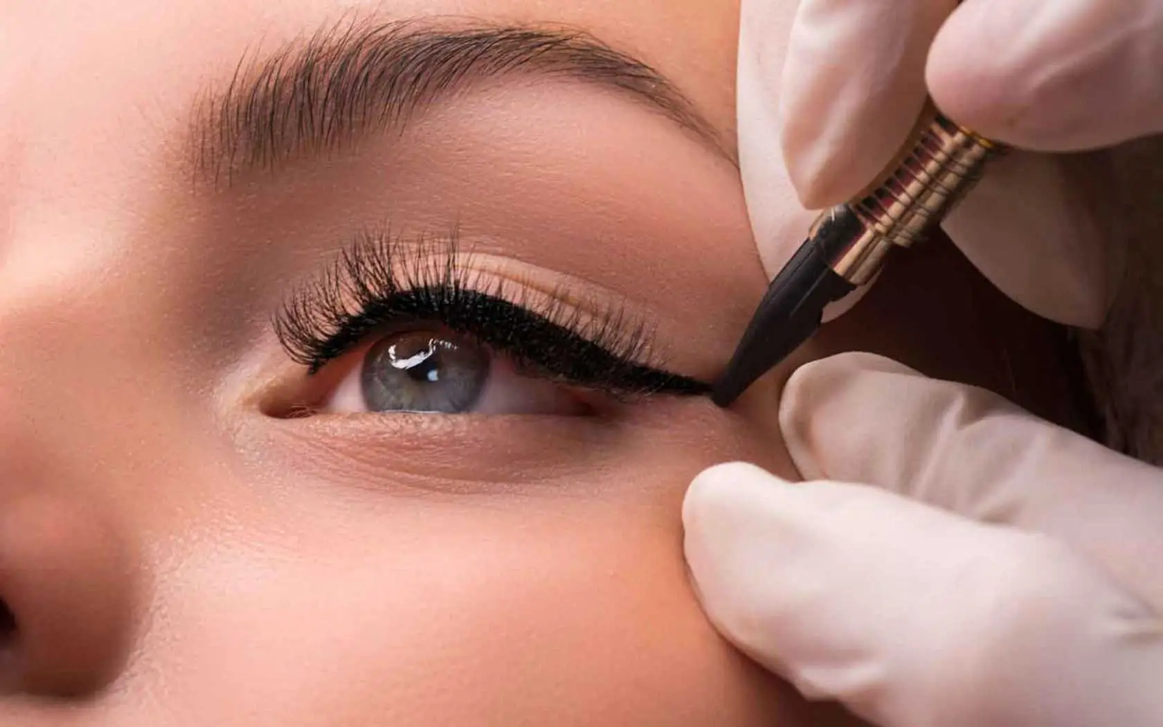 آرایش دائم خط چشم بالا و پایین چشم